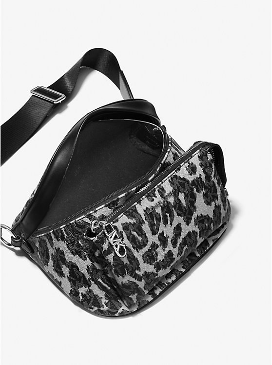 Női Michael Kors Slater Medium Leopard Logo Sling Pack Hátizsák Fekete | HU1075DFF